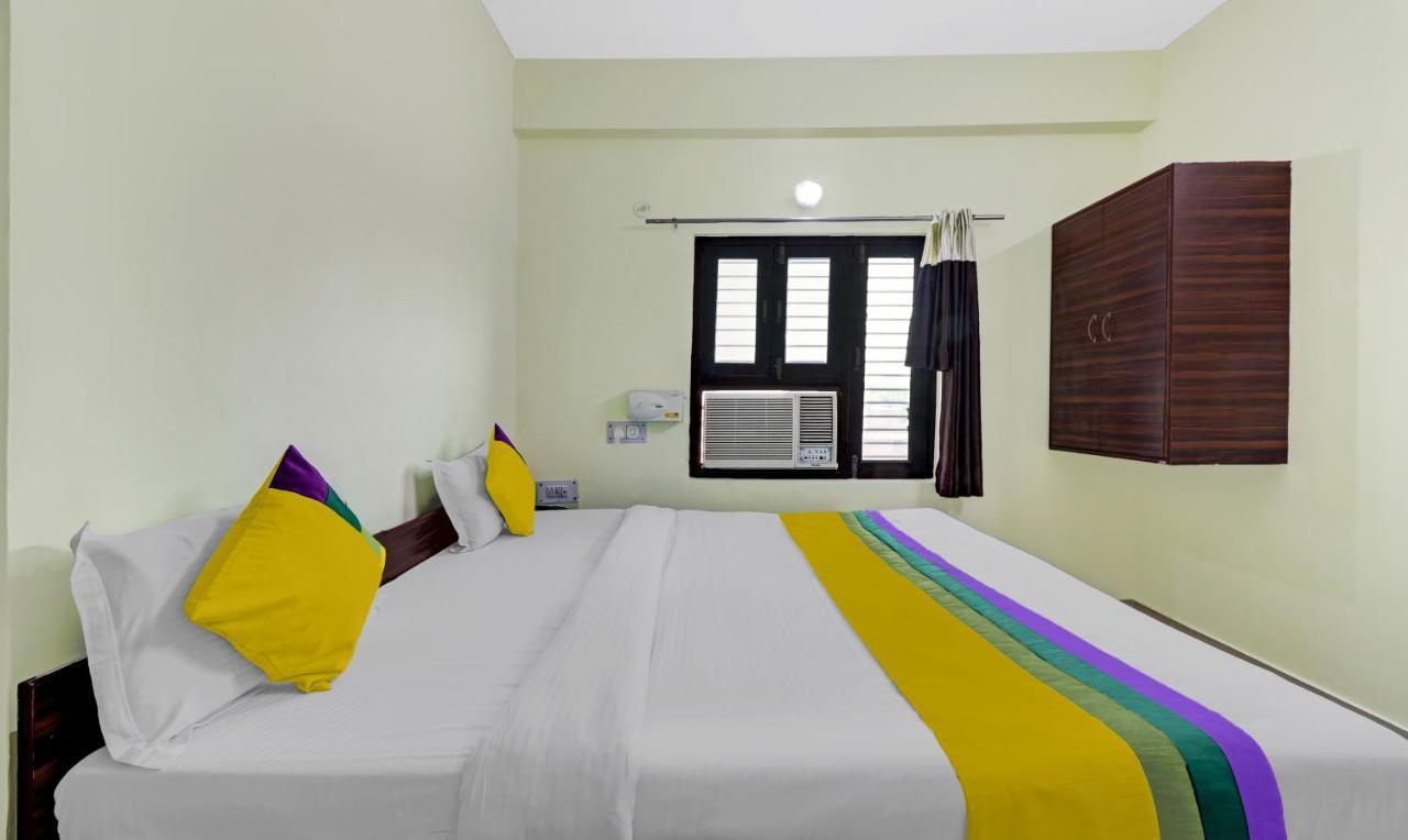 Hotel Pragati Palace Mathura Exterior photo