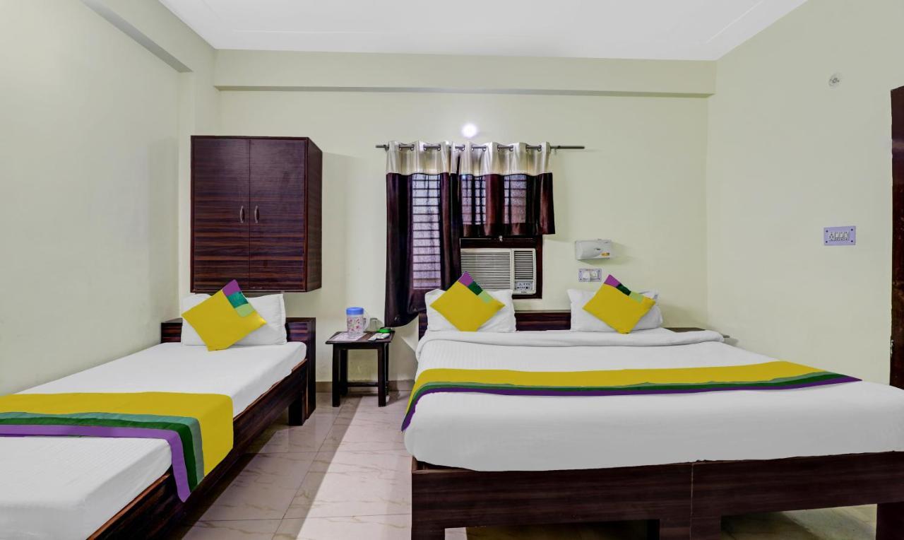Hotel Pragati Palace Mathura Exterior photo
