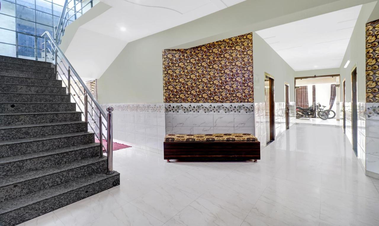 Hotel Pragati Palace Mathura Exterior photo