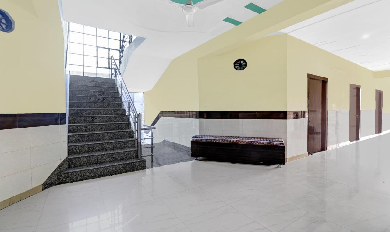 Hotel Pragati Palace Mathura Exterior photo