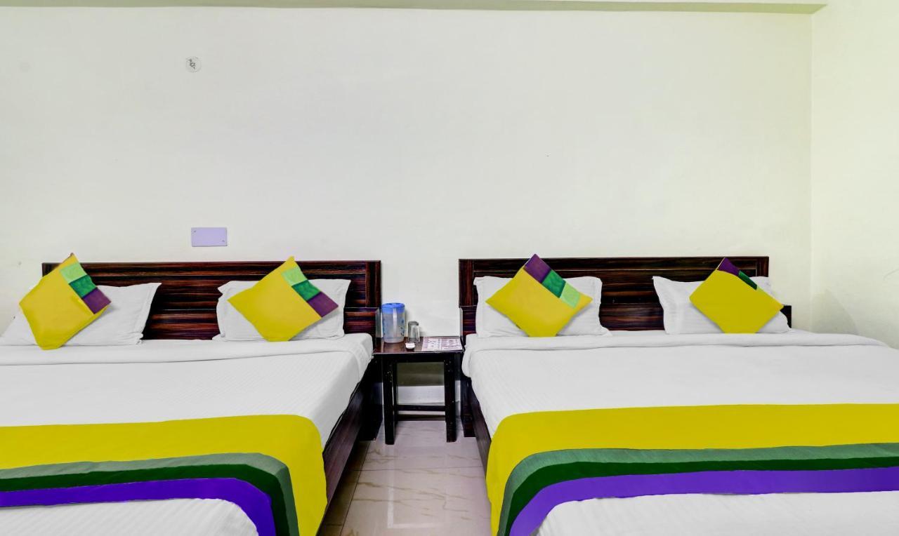 Hotel Pragati Palace Mathura Exterior photo
