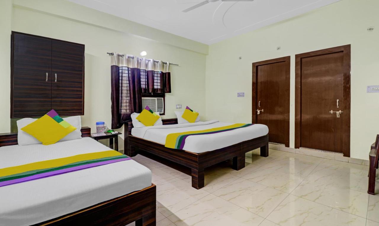 Hotel Pragati Palace Mathura Exterior photo