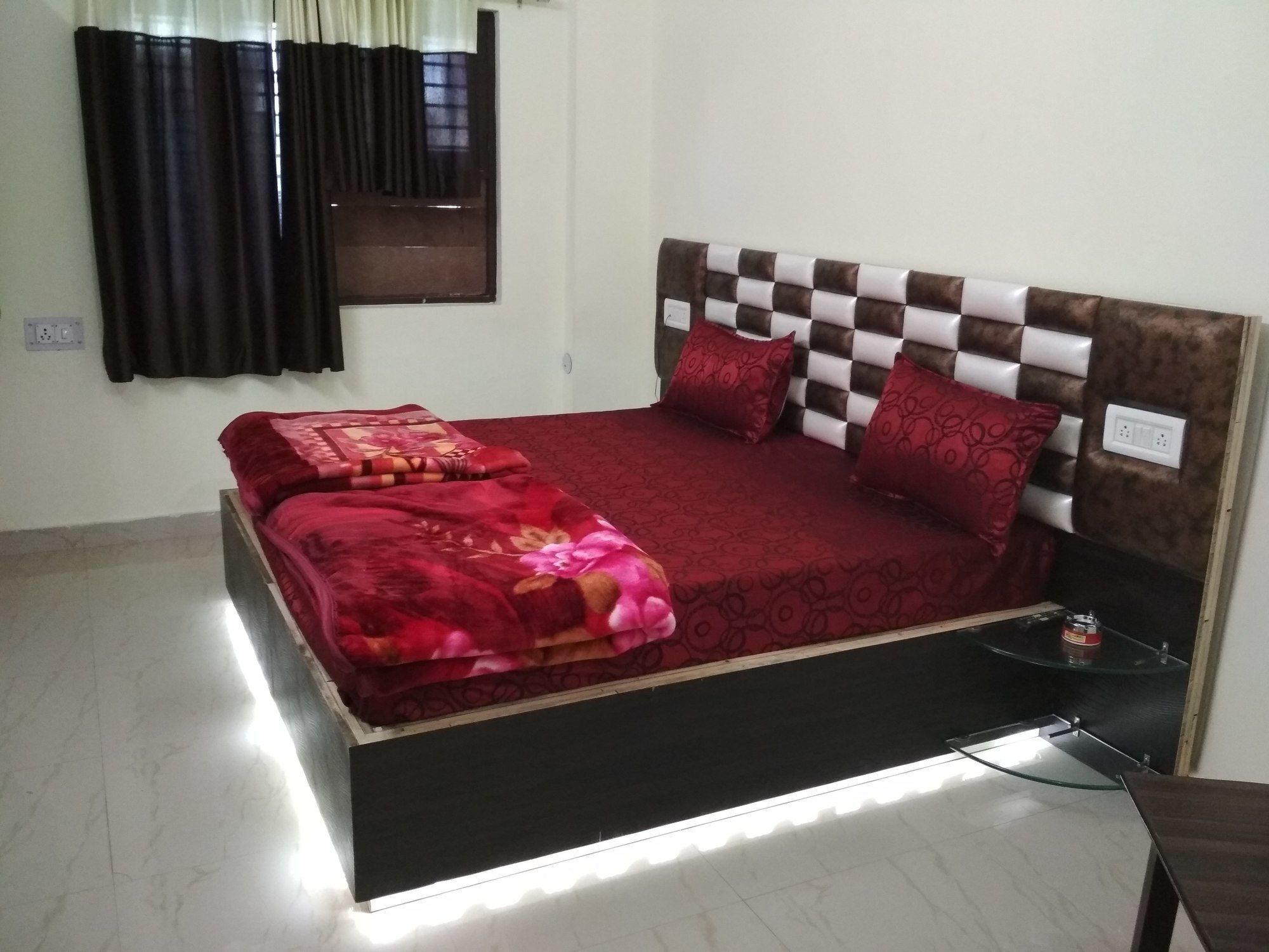 Hotel Pragati Palace Mathura Exterior photo